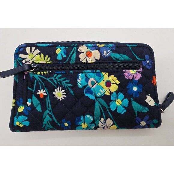Vera Bradley Womens Floral Quilted Wallet With Zipper & Snap Closure - Picture 2 of 4